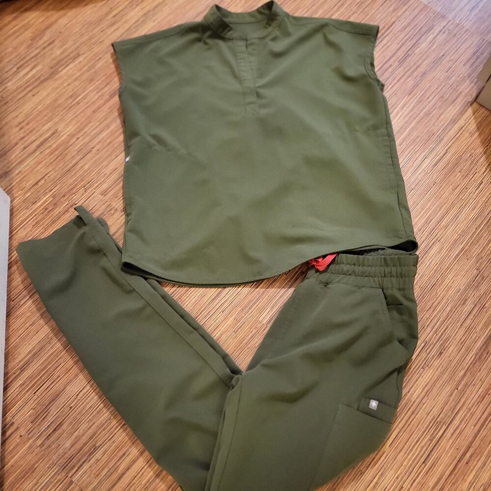 Figs scrubs  set moss green extra small